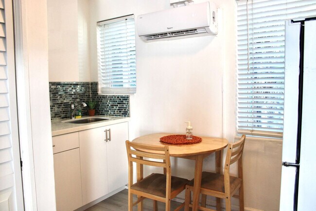 Building Photo - 329 Madison St