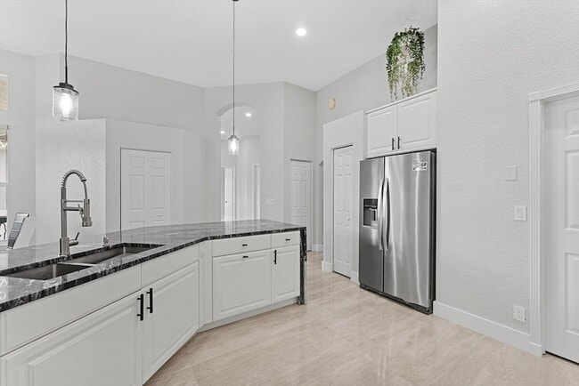 Building Photo - 20094 W Key Dr