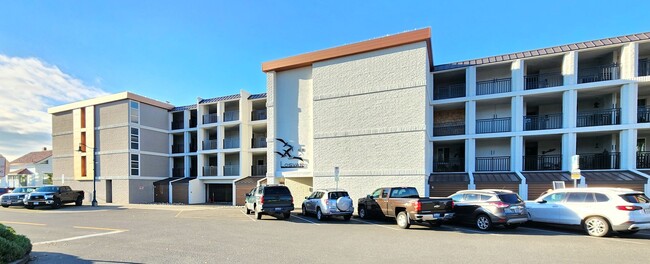 Building Photo - 2 Bedroom Condo in Mukilteo