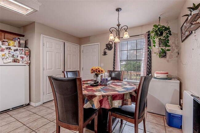 Building Photo - 110 Sendero Dr