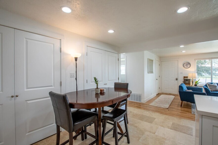 Building Photo - 9949 E Sego Lily Dr