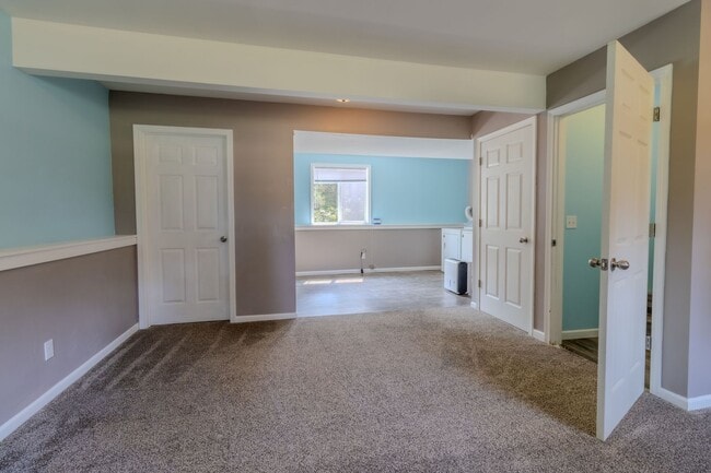 Building Photo - 11821 Lillian Lee Dr