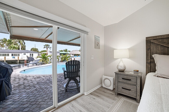 Building Photo - 2281 SE 11th St