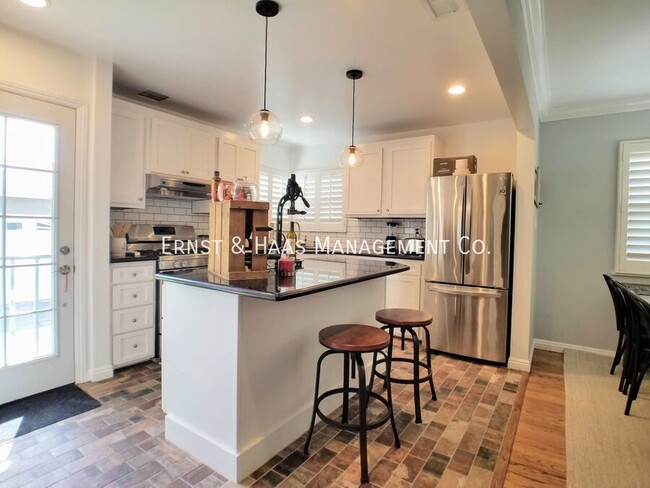 Building Photo - Beautifully Remodeled 2 Bedroom Lakewood H...