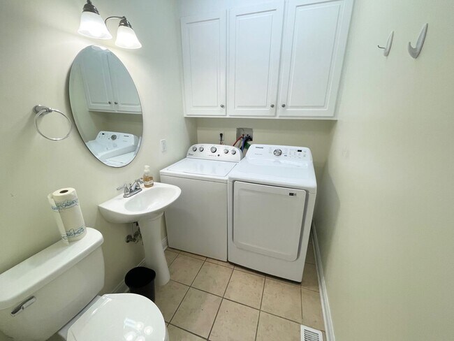 Building Photo - Nice Home located in Rosewood area and clo...