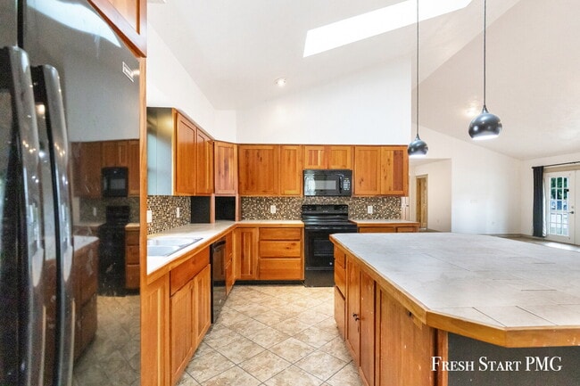 Building Photo - Spacious 4-Bedroom Home with Modern Style & Flexible Spaces