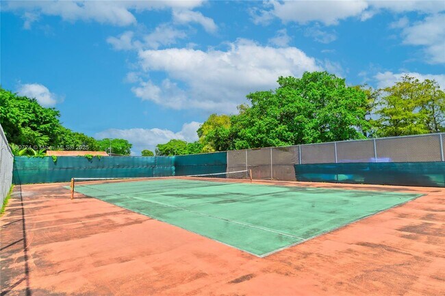 Building Photo - 7825 Fairview Dr