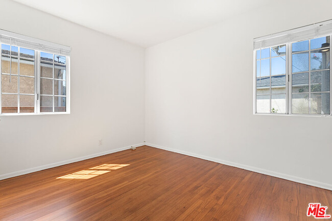 Building Photo - 13219 S Clydepark Ave
