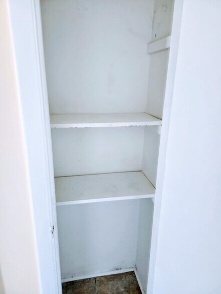 extra storage in hallway - 2701 beech st #a