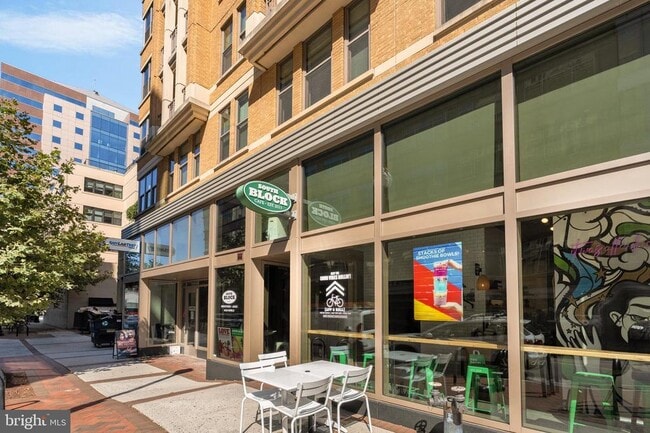 Building Photo - 1021 N Garfield St