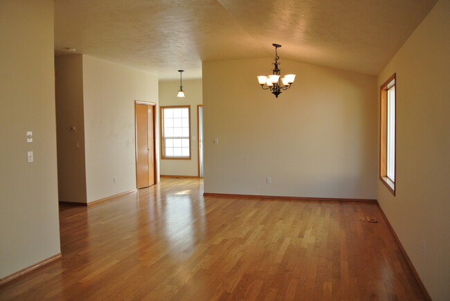 Building Photo - Beautiful 3-Bedroom Home In SW Corvallis