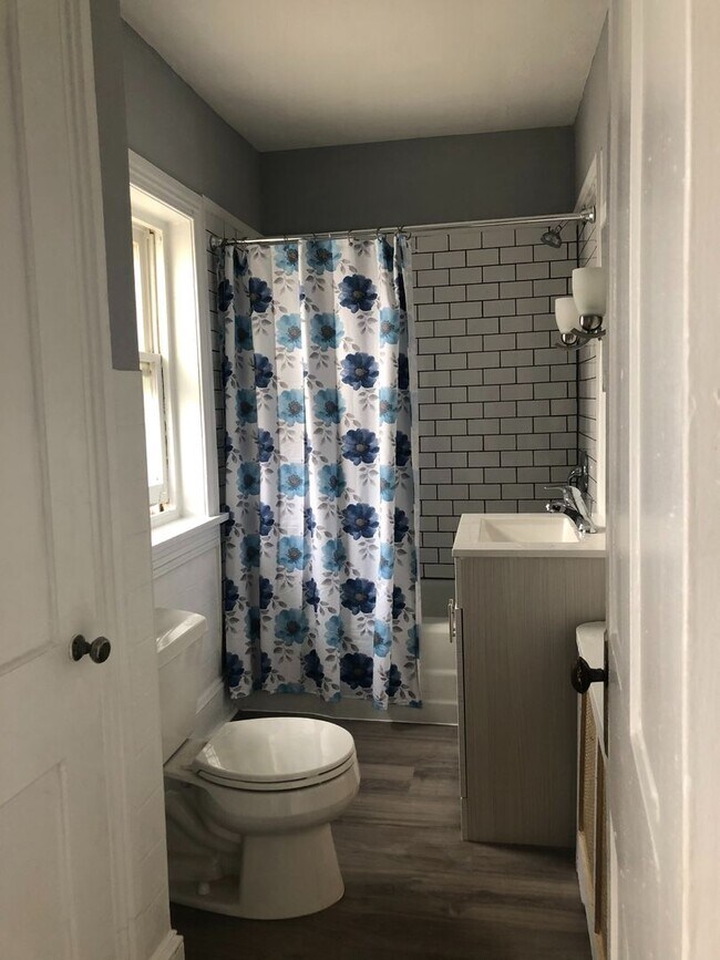 Building Photo - 249 Church St