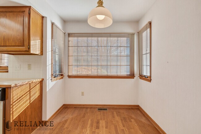 Building Photo - 220 N Yale Ave