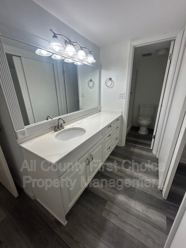 Building Photo - 780 S Village Dr