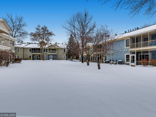 Great location! Short walk to Dred Scott Park and Scoops with an easy commute to the Cities. - 7301 W 109th St