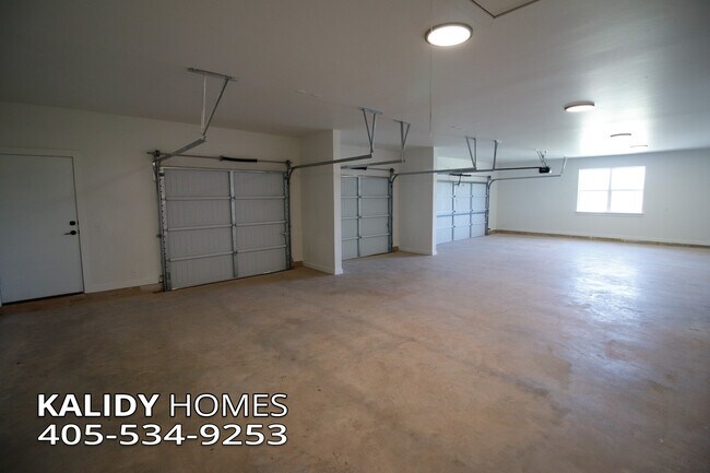 Building Photo - 2141 Kalidy Dr