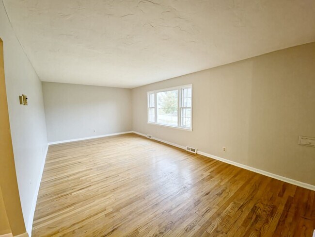 Building Photo - 3427 Westbury Rd, Shaker Heights, OH 44120