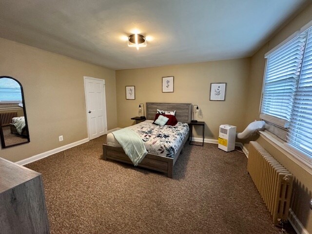 Master Bedroom w/ Queen bed. - 3935 S St SE