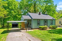 Building Photo - 2 Bedroom Home For Rent Near Madison Street!