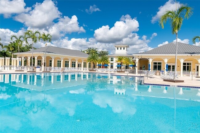 Building Photo - 367 NE 35th Ave