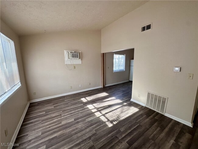 Building Photo - 281 Grove St