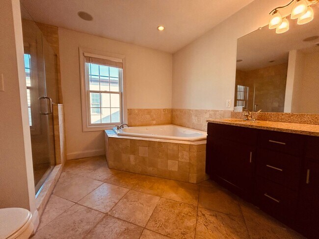 Building Photo - 1009 N 3rd St