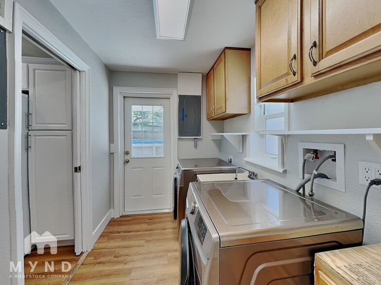 Building Photo - 3404 Leslie Dr