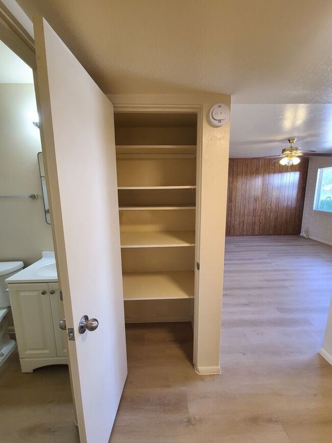 Building Photo - Charming two-bedroom, one-bathroom apartment