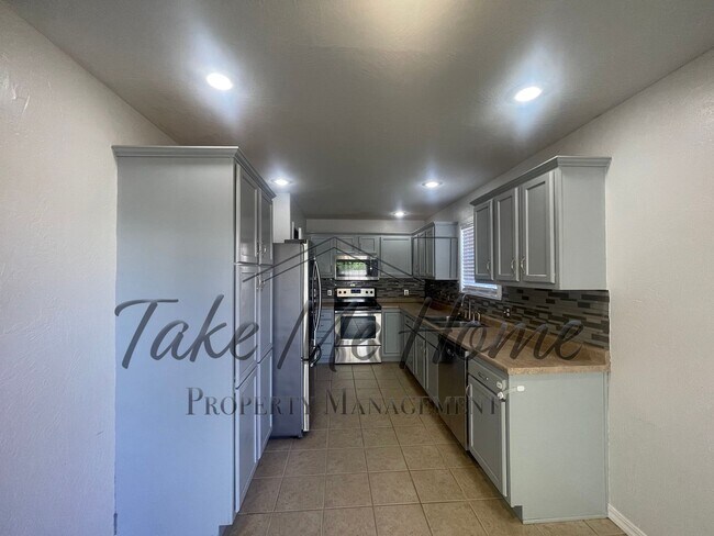 Building Photo - 821 S Barberry Ct