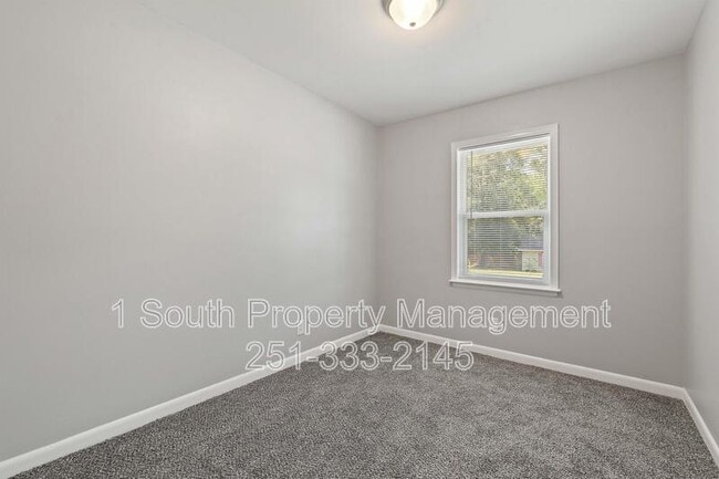 Building Photo - 1725 Harbor Dr E