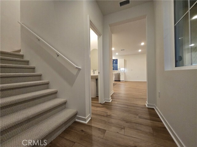 Building Photo - 5961 Huntington Dr