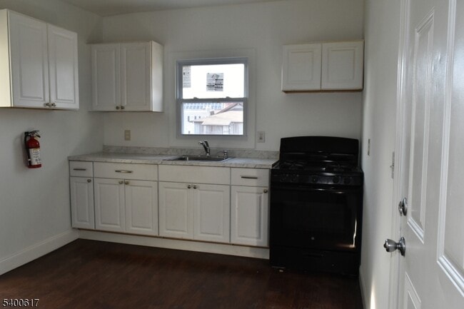 Building Photo - 129 Central Pl