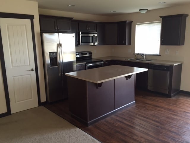 Building Photo - Spacious Townhouse for rent with No maintenance responsibilities!!