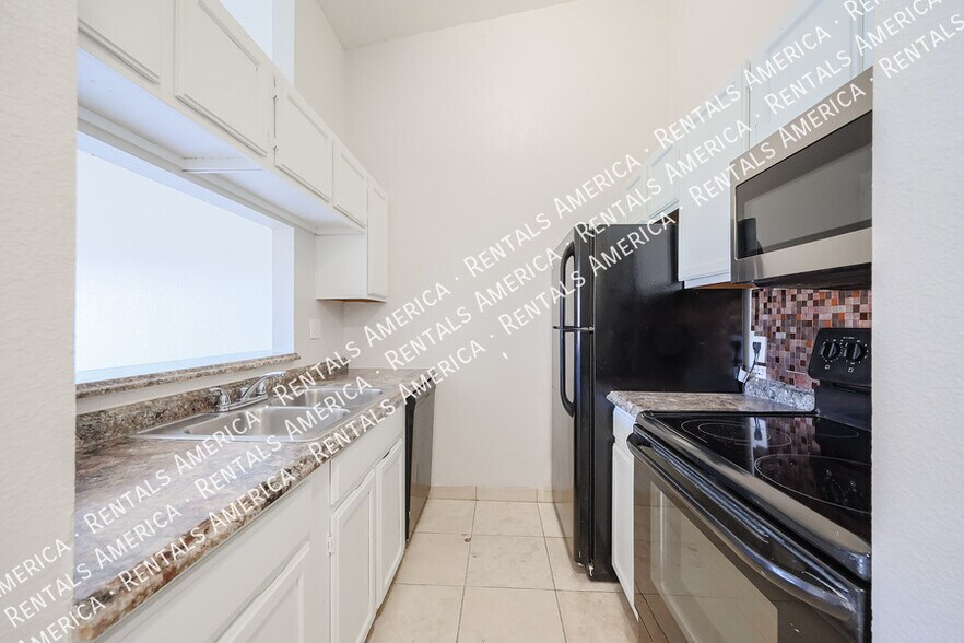 Building Photo - 14203 N 19th Ave