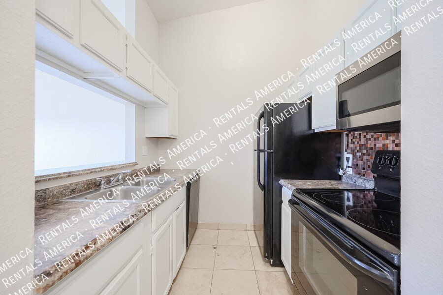 Building Photo - 14203 N 19th Ave