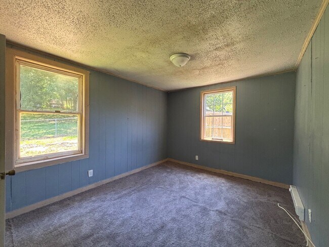 Building Photo - COMING SOON! 3 BED HOUSE
