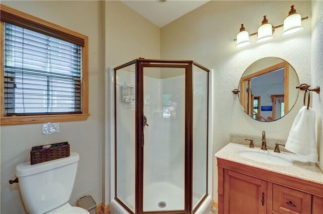 Building Photo - 495 Chicory Dr E
