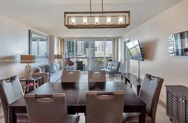 Building Photo - 1717 N Bayshore Dr