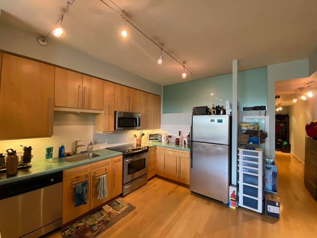 Building Photo - Lovely 1 BR + Den/1 BA Condo in Mount Vern...