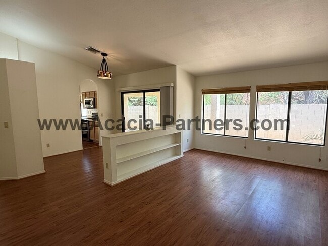 Building Photo - Three Bedroom/Two Bath Home