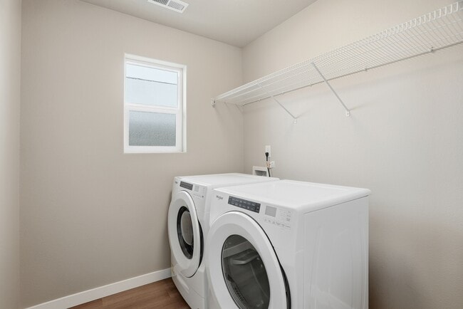 Building Photo - 2067 W Alsea Ave