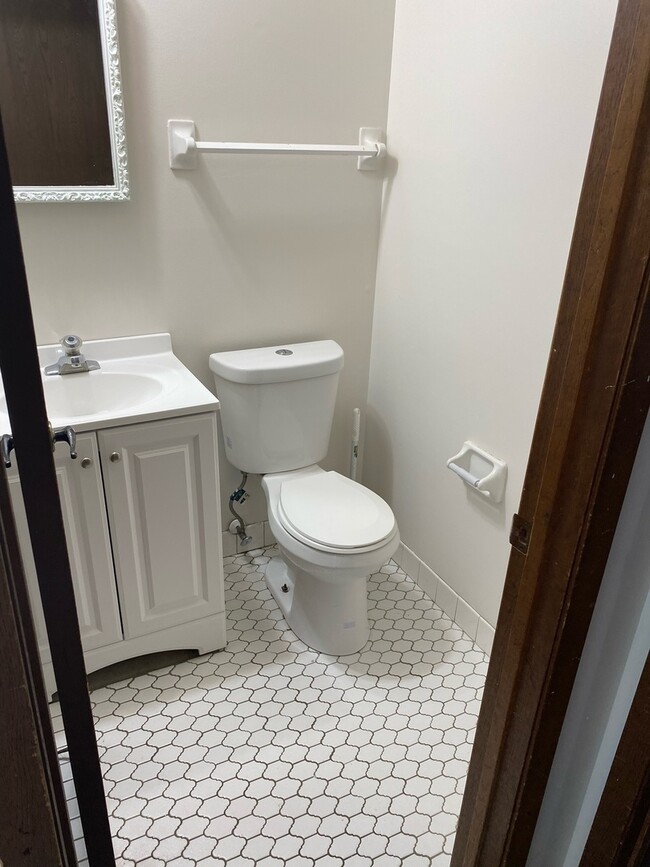 Building Photo - 1259 Cunningham Dr