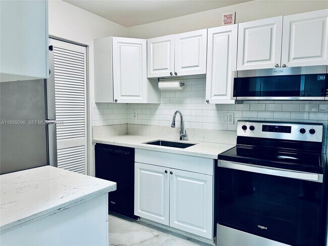 Building Photo - 9703 Hammocks Blvd