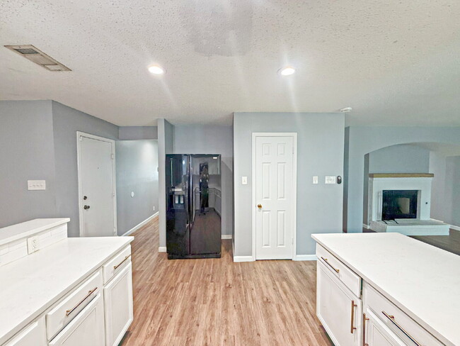 Building Photo - 1302 Whitegate