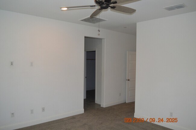 Building Photo - 2411 Urdaneta Way