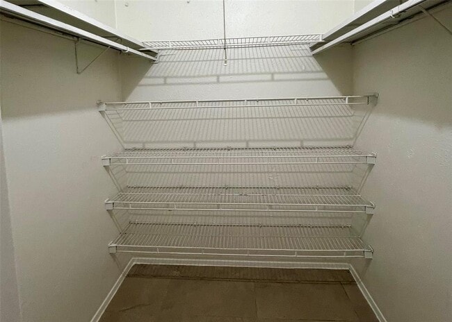 Building Photo - 10806 Humington Dr