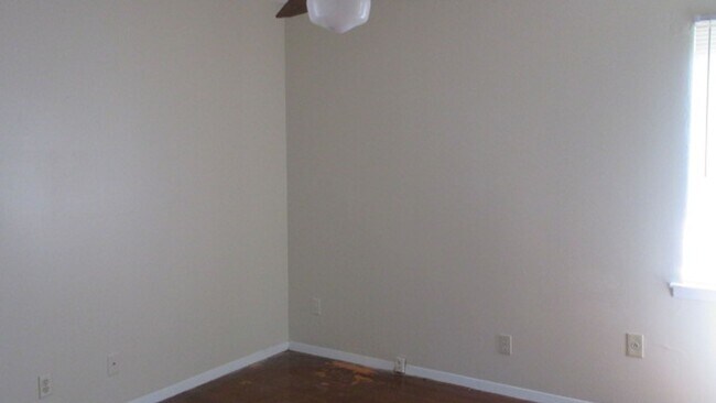 Building Photo - 4372 Deerland St