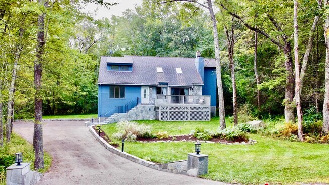 Building Photo - 421 E Hyerdale Dr