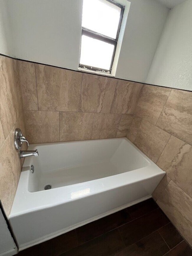 Building Photo - ***4 Bed 3.5 Bath in Tuscawilla!***