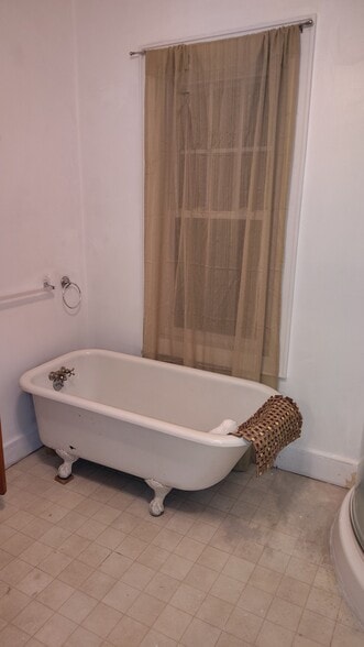 CLAWFOOT BATHTUB, IN THE UPSTAIRS LARGE BATHROOM - 4 Edmarth Pl